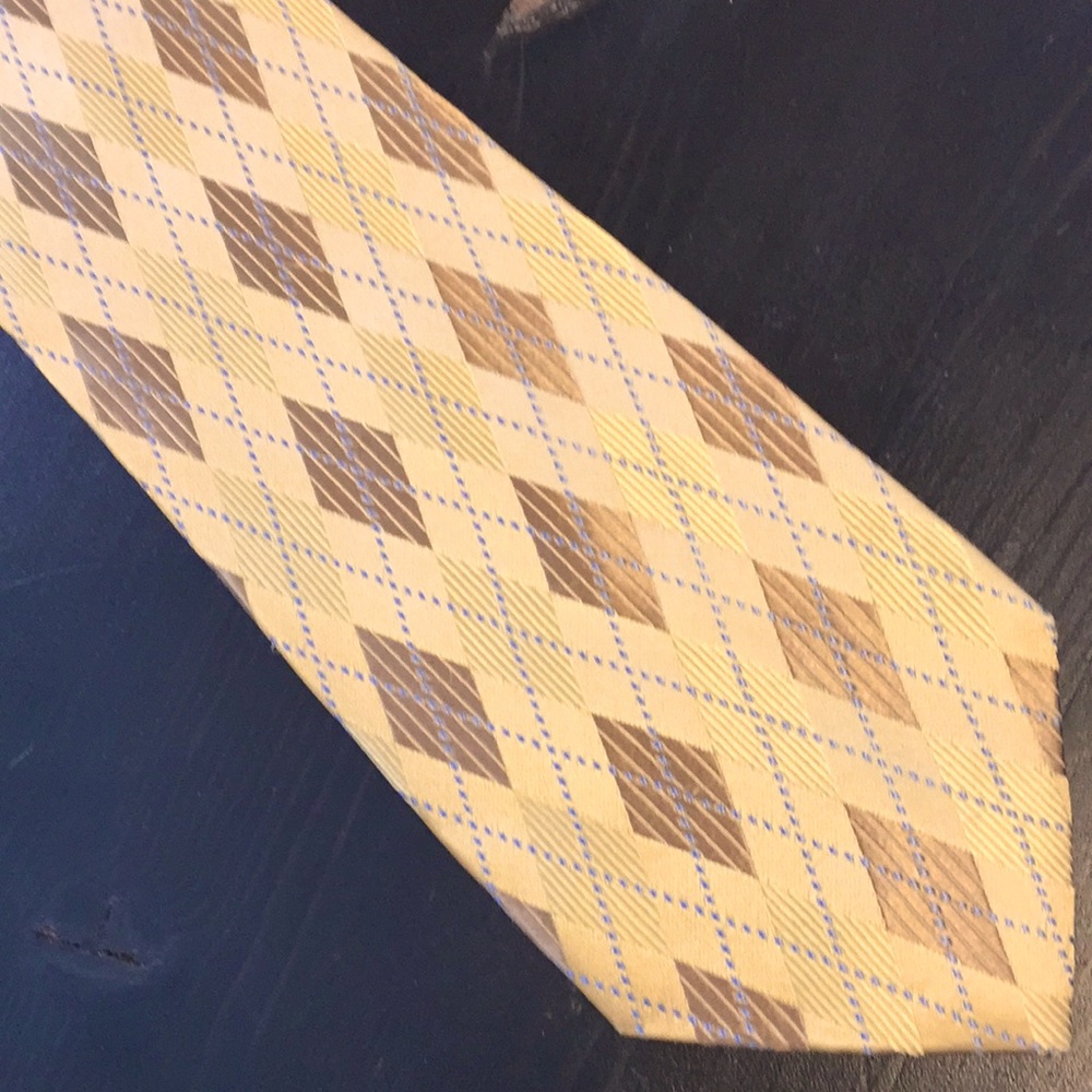 Gold argyle Van Heusen necktie